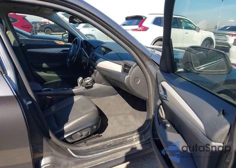 2015 BMW X1 Sdrive28I z USA, uszkodzony, nr VIN WBAVM1C54FV317313